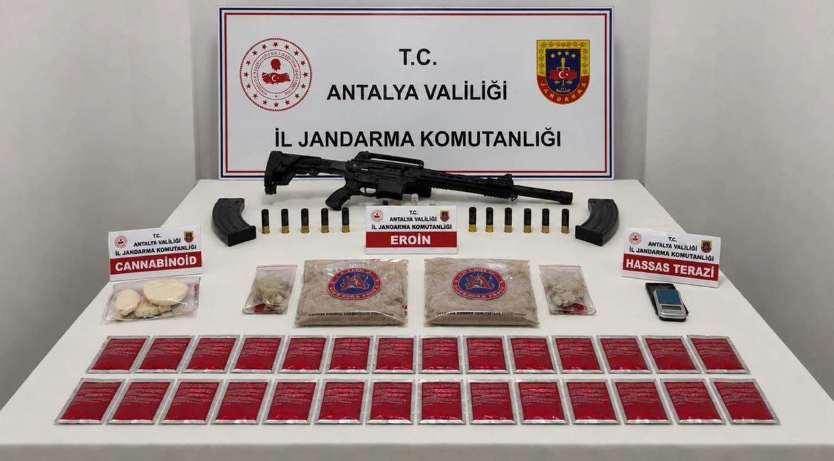 Sosyal medyayı kullanmışlar! Binlerce polisten dev operasyon 4