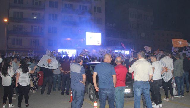 Ordu da AK Parti&rsquo;li ve MHP lilerden se&ccedil;im kutlaması 3