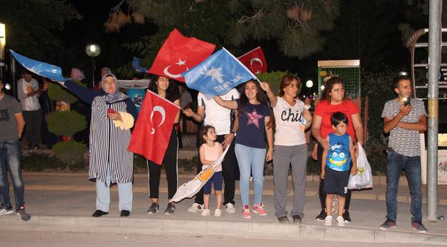 Burdur'da Ak Parti'lilerden kutlama