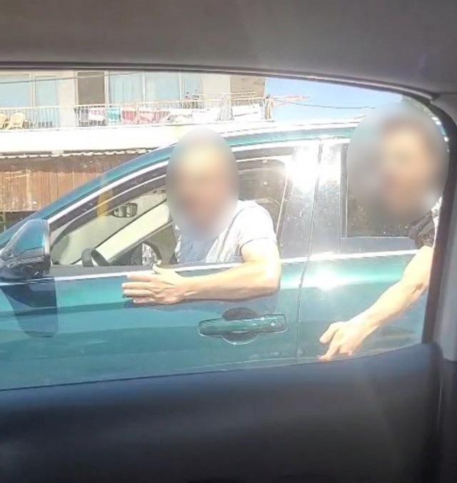 İzmir’de trafikteki tartışma taşlı saldırıya dönüştü 1