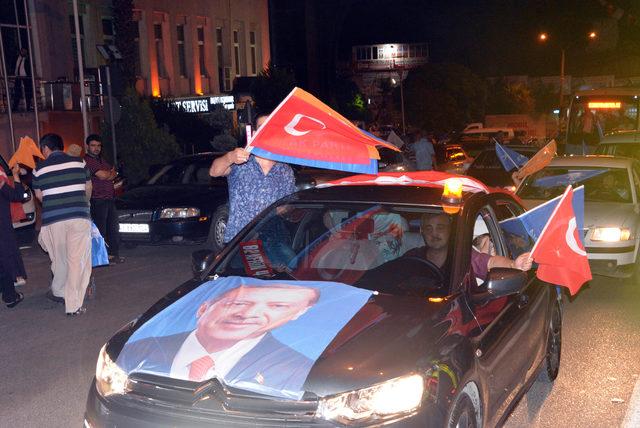 Kahramanmaraş'ta AK Partili'lerden kutlama