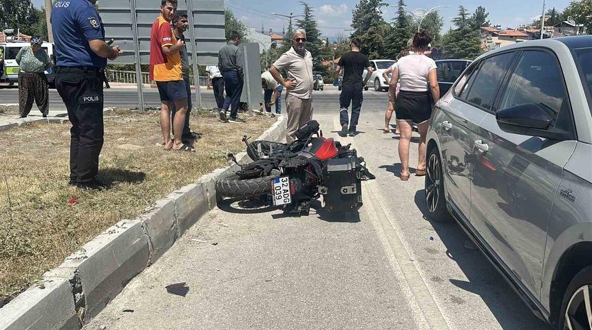 Burdur&rsquo;da motosiklet ile otomobil &ccedil;arpıştı: 1 yaralı