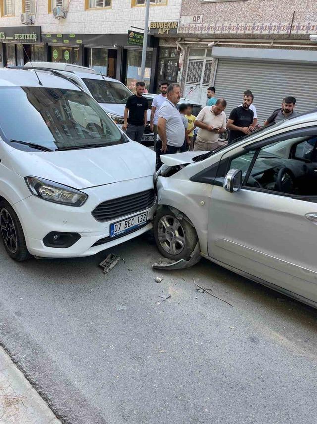 Siirt’te iki hafif ticari araç kafa kafaya çarpıştı: 1 yaralı 7