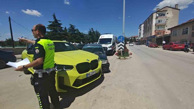 Isparta’da iki otomobil çarpıştı: 2 yaralı 4