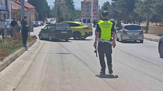 Isparta’da iki otomobil çarpıştı: 2 yaralı 3