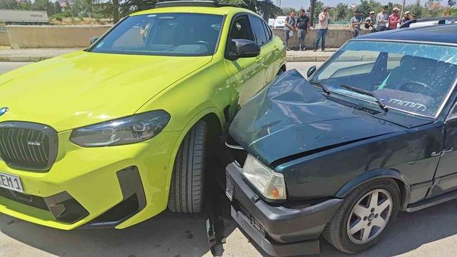 Isparta’da iki otomobil çarpıştı: 2 yaralı 1