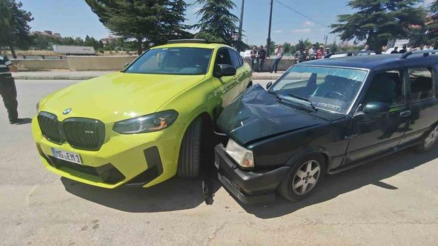 Isparta’da iki otomobil çarpıştı: 2 yaralı
