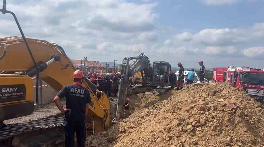 Tuzla&rsquo;da bir iş&ccedil;i toprak altında kaldı
