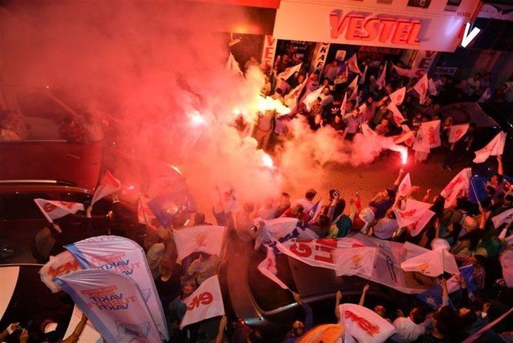 Ak Parti'li ve MHP'liler seçim sonuçlarını böyle kutladı G3