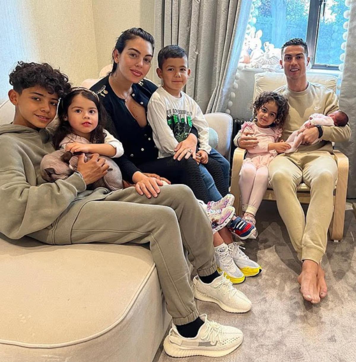 Cristiano Ronaldo ve Georgina Rodriguez evlendi! Alyanslarını paylaştı 1