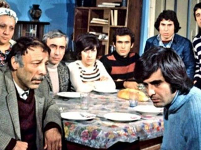  Bizim Aile yıllar sonra dizi oluyor! Kadro i&ccedil;in...