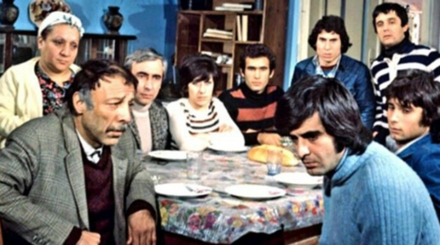 Heyecanlandıran haber: Bizim Aile dizi oluyor
