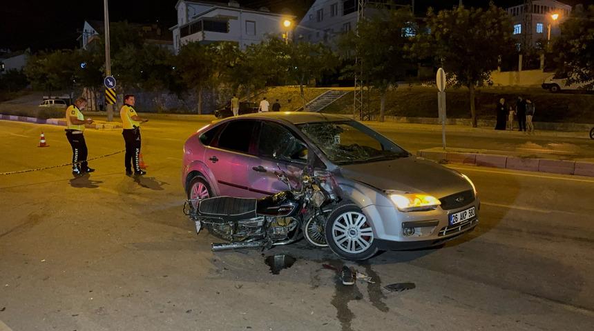 Karaman'da otomobil ile &ccedil;arpışan motosikletin s&uuml;r&uuml;c&uuml;s&uuml; &ouml;ld&uuml;