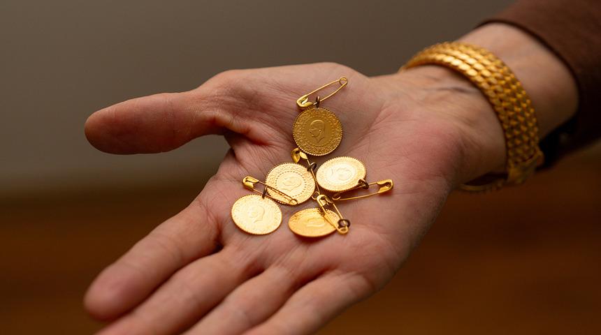 Altın fiyatları ne kadar oldu, d&uuml;şt&uuml; m&uuml; arttı mı? 12 Ağustos 2026 gram, &ccedil;eyrek, Cumhuriyet altını