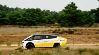 Dünyanın ilk güneş enerjili ambulansı sahaya çıkıyor: Bir günde 715 km menzil