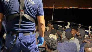 Aydın açıklarında 29 düzensiz göçmen yakalandı