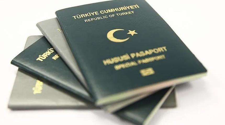 Gazi ve şehit yakınlarına yeşil pasaport! Bakan &Ccedil;ift&ccedil;i şartları a&ccedil;ıkladı