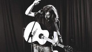 Karadeniz'in asi çocuğu Kazım Koyuncu aramızdan ayrılalı 13 yıl oldu 