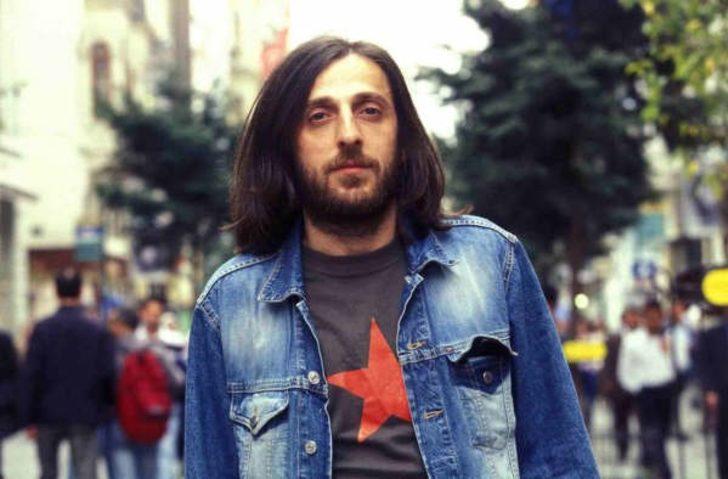 Karadeniz'in asi çocuğu Kazım Koyuncu aramızdan ayrılalı 13 yıl oldu  G4