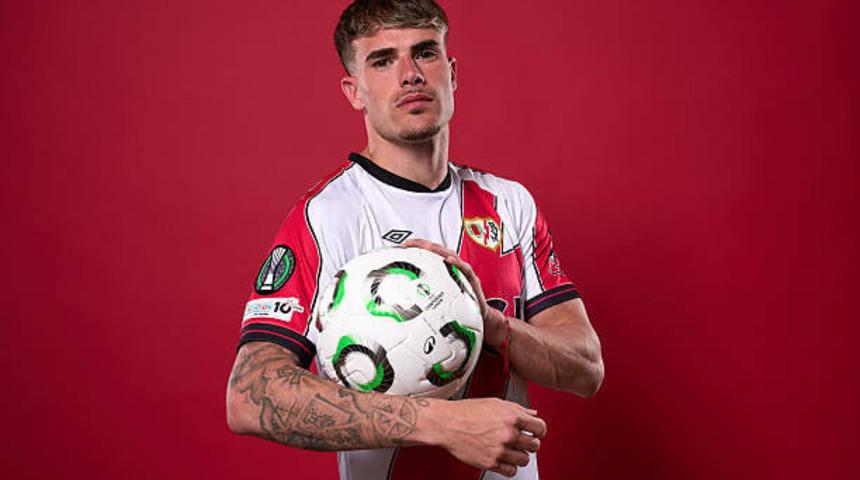Chelsea, İspanyol sol bek Pep Chavarria'yı transfer etti