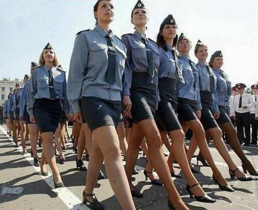 Rusya'nın kadın polisleri sosyal medyayı sallıyor 