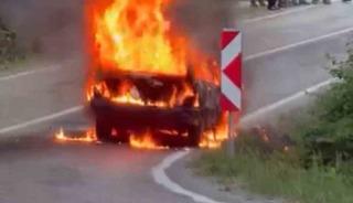 Seyir halindeki otomobil alev topuna d&ouml;nd&uuml;