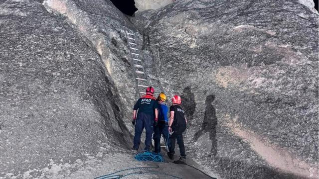 Peribacasının tepesinde mahsur kalan turisti AFAD ekipleri kurtardı
