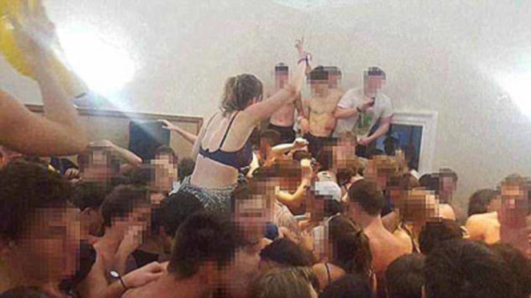 D&uuml;nyanın en iyi &uuml;niversitesinde seks partisi skandalı 