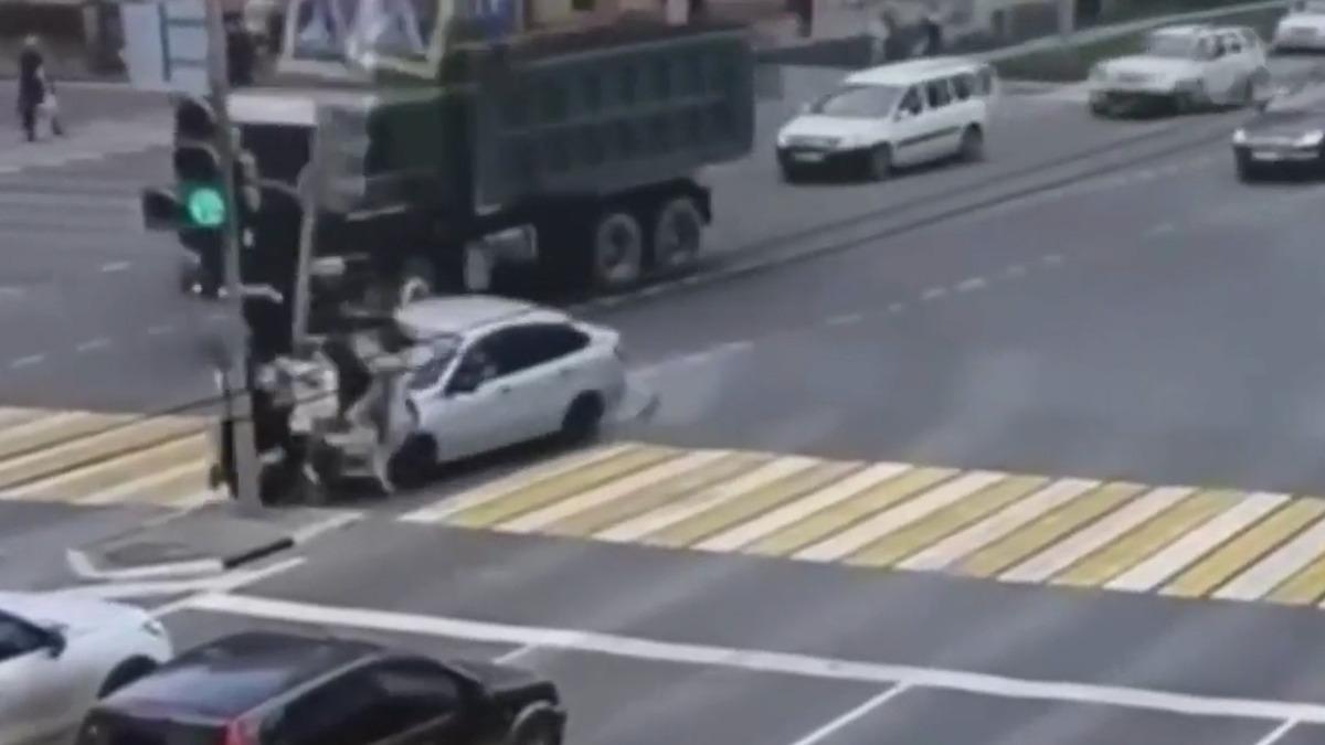 Kalp krizi geçirdi, 7 kişiyi aracıyla ezdi 3