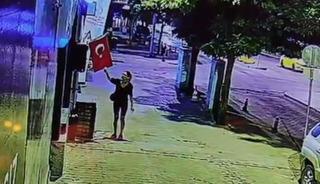 T&uuml;rk Bayrağına k&uuml;stah saldırı! G&ouml;zaltına alındı