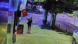 Türk bayrağına küstah saldırı! Gözaltına alındı
