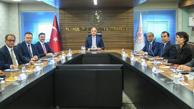 Bakan Ersoy'dan 'Sektörlerimizin küresel rekabet gücünü daha da artıracağız' açıklaması