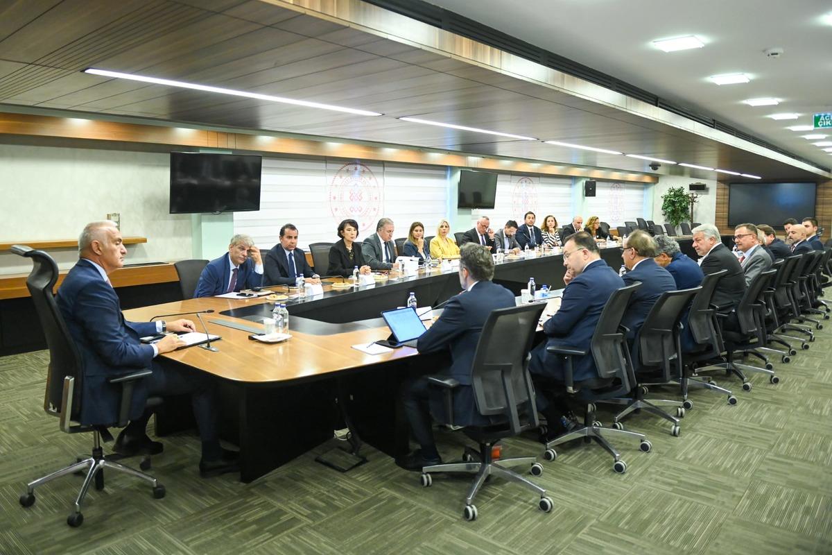 Bakan Ersoy dan  Sekt&ouml;rlerimizin k&uuml;resel rekabet g&uuml;c&uuml;n&uuml; daha da artıracağız  a&ccedil;ıklaması 3