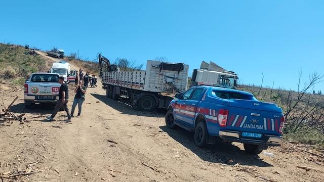 Çanakkale'de tırın dorsesinin altında kalan sürücü yaşamını yitirdi