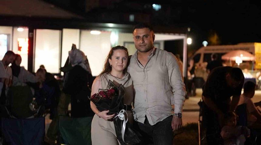 Film izlemeye geldi evlilik teklifi aldı