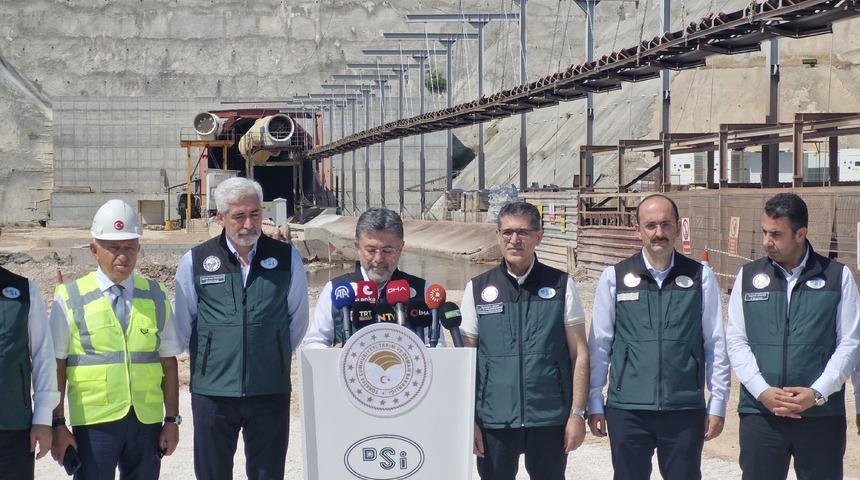 Bakan Yumaklı: "Ter&ouml;rs&uuml;z T&uuml;rkiye daha fazla yatırım, daha fazla &uuml;retim, daha fazla istihdam, daha g&uuml;&ccedil;l&uuml; bir T&uuml;rkiye demektir"