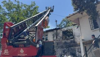 Pendik'te metruk evde &ccedil;ıkan yangın s&ouml;nd&uuml;r&uuml;ld&uuml;