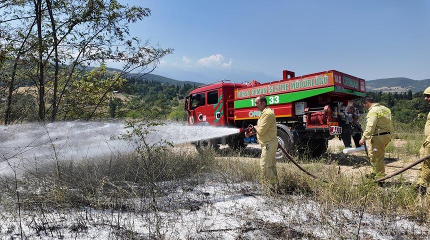 Bursa'da &ccedil;ıkan orman yangını b&uuml;y&uuml;meden s&ouml;nd&uuml;r&uuml;ld&uuml;