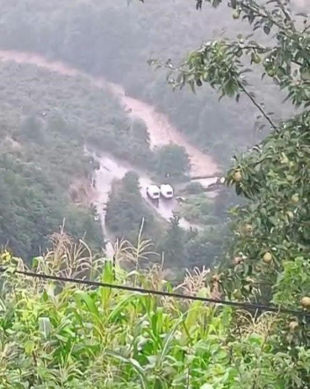 Giresun&rsquo;da anne ile 2 kızı sel sularına kapıldı 1