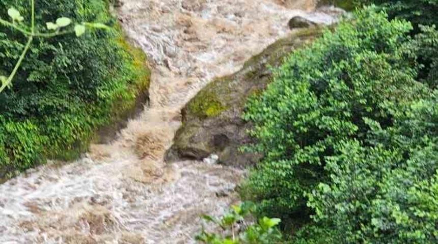 Giresun&rsquo;da anne ile 2 kızı sel sularına kapıldı