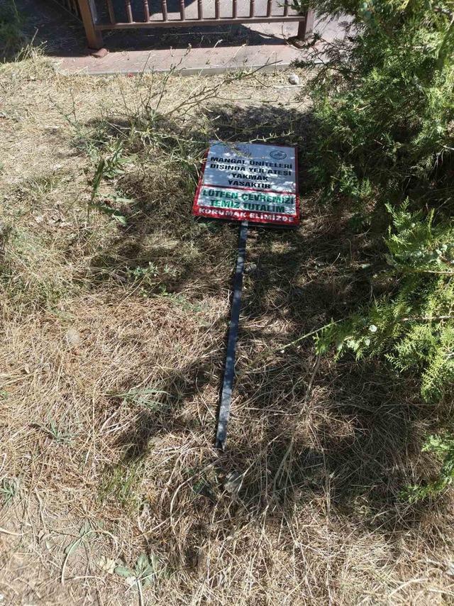 Seyfe Gölü’nde bilgilendirme tabelalarına vandalizm 1