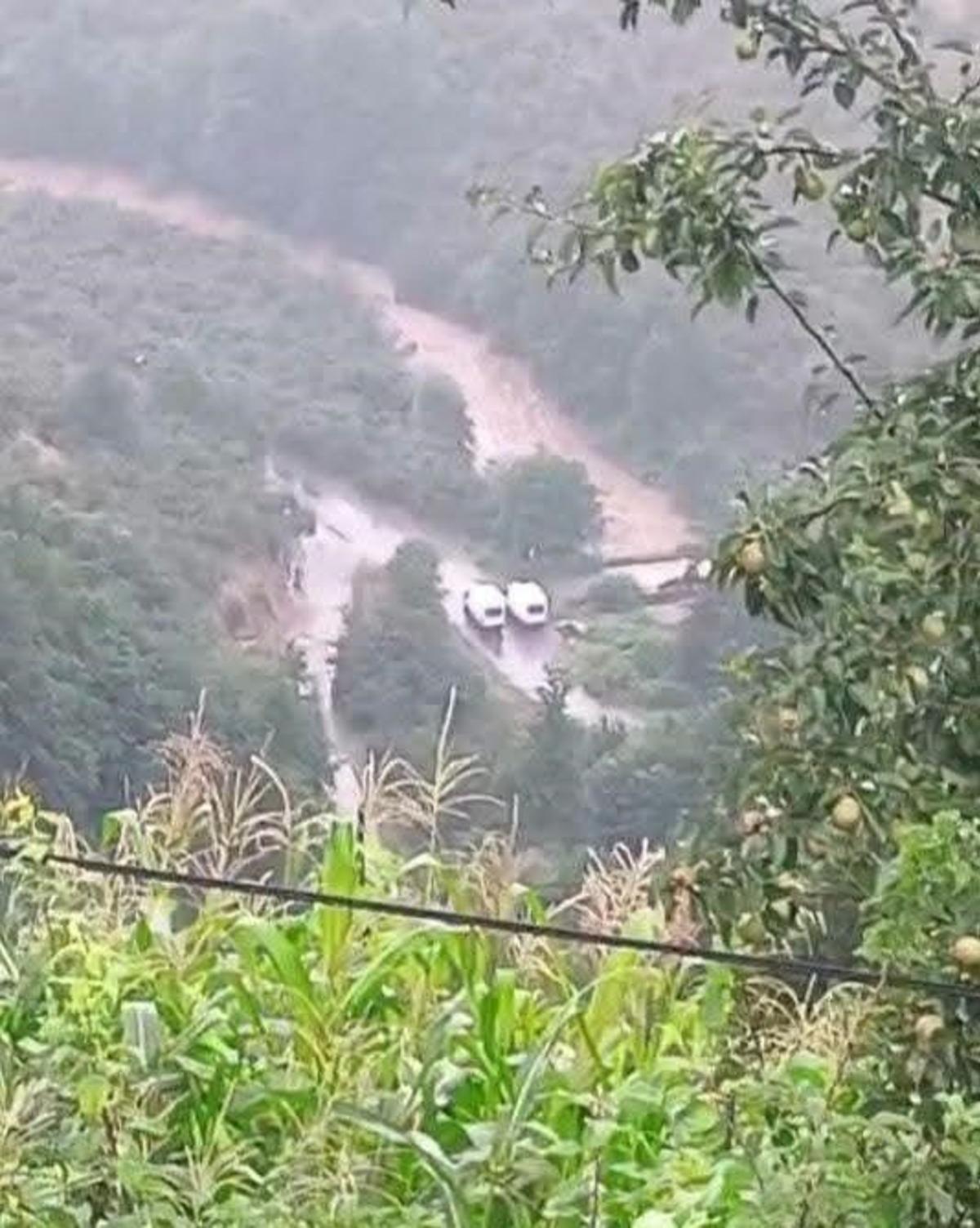 Giresun da korkutan sel: Anne ve 2 kızı sel sularına kapıldı 1