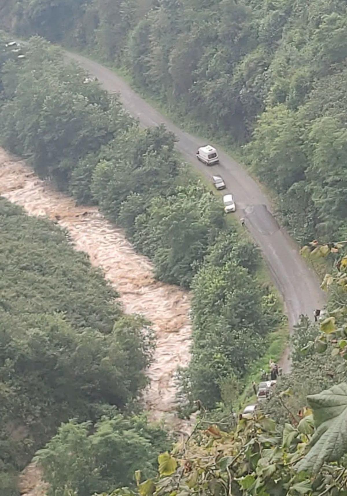 Giresun da korkutan sel: Anne ve 2 kızı sel sularına kapıldı 2