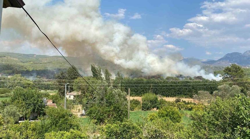 Seydikemer&rsquo;deki orman yangınına 7 hava aracı ile m&uuml;dahale ediliyor