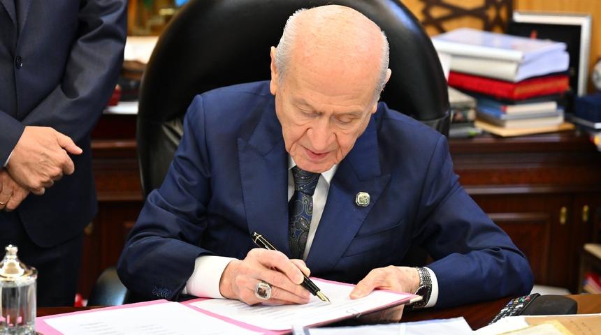 Bah&ccedil;eli'den &ccedil;er&ccedil;eve yasanın kabul&uuml; sonrası yeni &ccedil;ağrı: "Hukuki ve idari s&uuml;re&ccedil;ler en kısa s&uuml;rede hayata ge&ccedil;irilmeli"