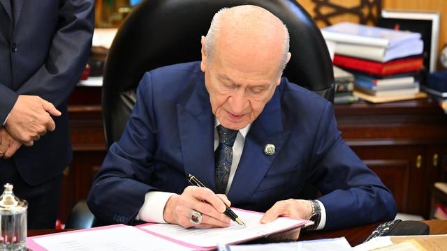 Bahçeli'den çerçeve yasanın kabulü sonrası yeni çağrı: Hukuki ve idari süreçler en kısa sürede hayata geçirilmeli