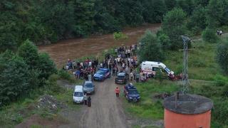 Giresun'da sel sularına kapılan anne ile kızını arama çalışmaları havadan görüntülendi