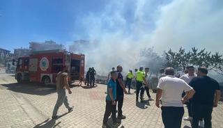 Tekirdağ&rsquo;da arazide başlayan yangın ara&ccedil;lara sı&ccedil;radı