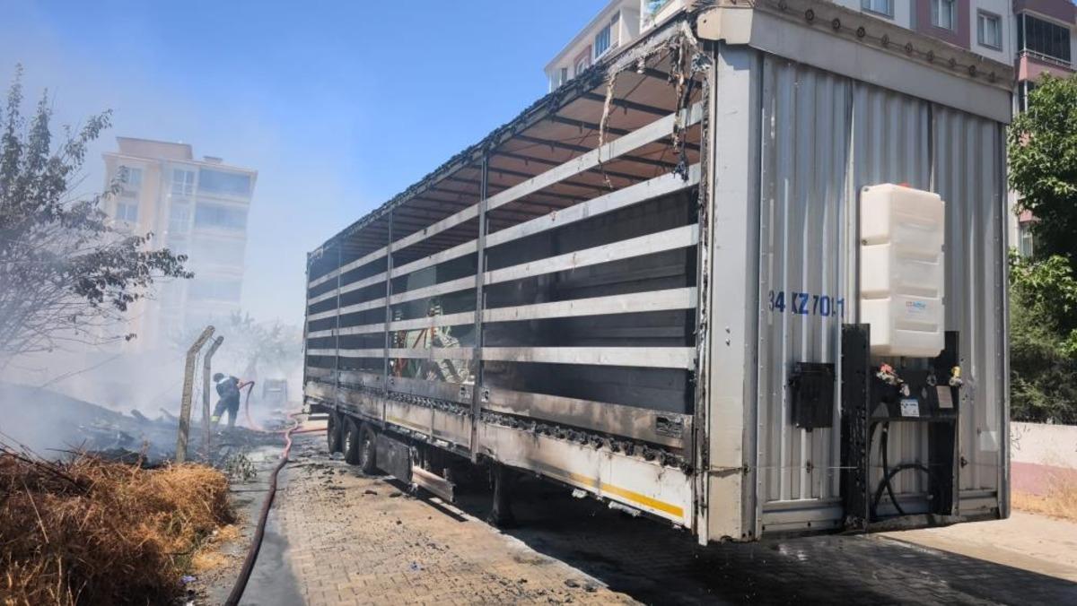 Tekirdağ&rsquo;da arazide başlayan yangın ara&ccedil;lara sı&ccedil;radı 2
