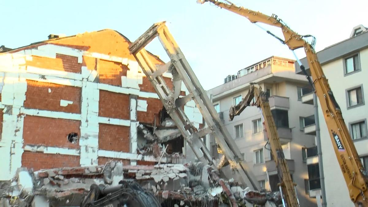 Yer: Bahçelievler! 6 katlı bina yıkım sırasında çöktü 1